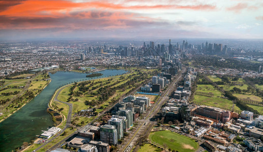 在澳洲阳光明媚的一天从直升机上看到墨尔本天图片
