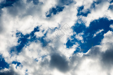 蓝色天空背景有白云您图片
