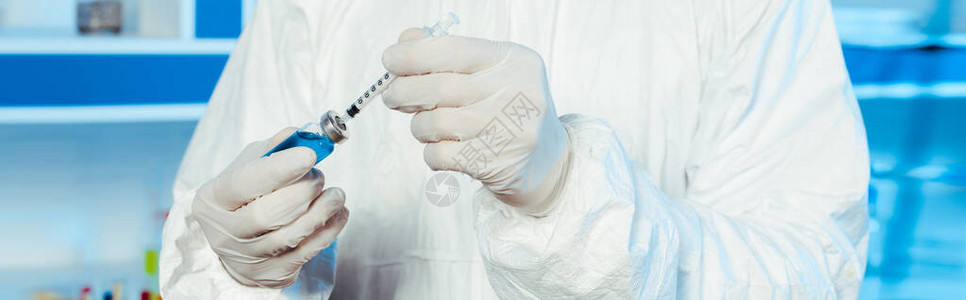 持针筒和瓶装疫苗的乳胶手套科学家拍摄图片