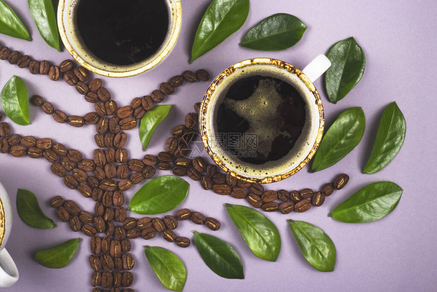 树形布局由咖啡豆制成图片