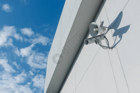 监控喇叭素材在一栋建筑物的墙上观察监听器和闭路电背景