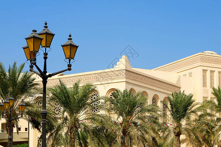 巴林麦纳阳光蓝天的美丽的阿拉伯风格图片