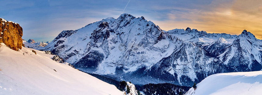 Sellaronda的美丽全景欧洲最大的滑雪旋转木马滑雪意大利多洛米蒂山脉的四个最著名的山口图片