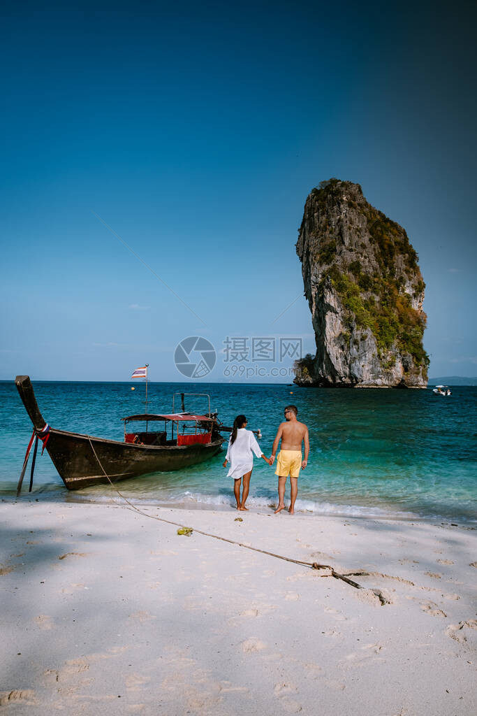 在泰国度假的一对夫妇在岛上出岛旅行的男女KohPodaIslan图片