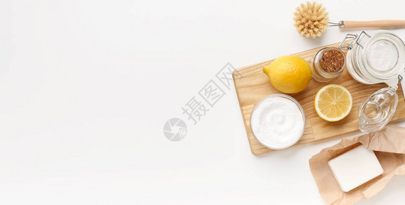 用于清洁和护理的天然产品盐肥皂柠檬烘烤和洗苏打水平铺全图片