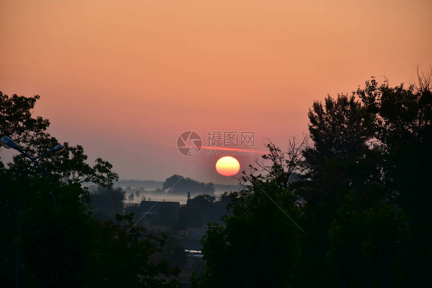 美丽的日落和日出和太阳图片