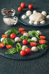 由莫扎里拉西红柿和甜制图片