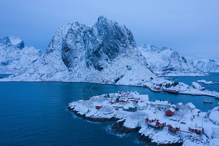 挪威罗弗敦群岛雷讷市挪威渔村鸟瞰图图片