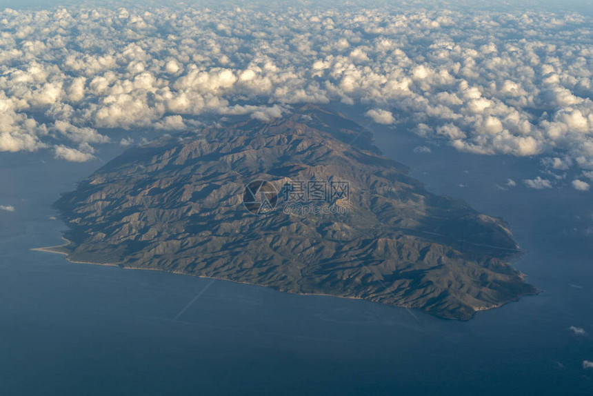 从空中从墨西哥上空的中观察中发现Cerralvo岛bjacali图片