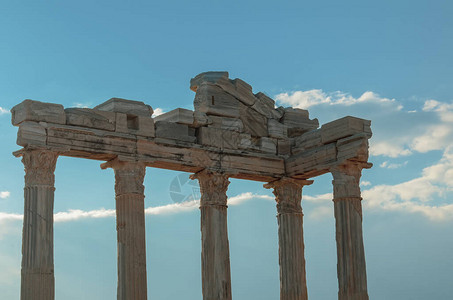 阿波罗神殿的废墟在古代土耳其侧面图片