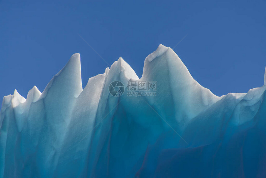 夏季格陵兰岛的冰山特写阳光明媚的天气图片