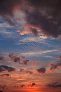 美丽的日落天空红色和蓝色背景图片