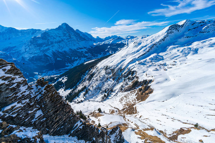 在瑞士Grindelwald滑雪度假胜地瑞士阿尔卑斯山第一山峰上发现的冬季风景图片