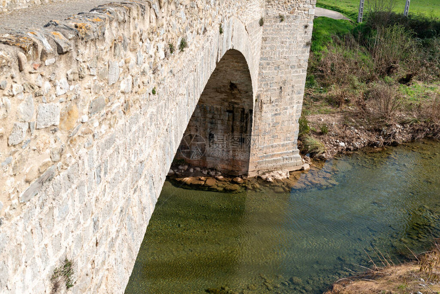 建造中世纪桥渡河的详情说明AC5497图片