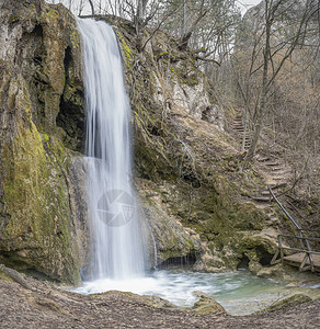 Ripaljka是格拉达斯尼察河的瀑布图片