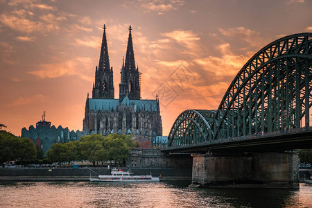 Koln德国市天际日落时科隆天际科洛涅与大教堂的图片