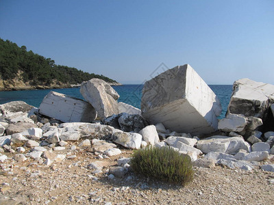 希腊萨索斯的大理石块图片