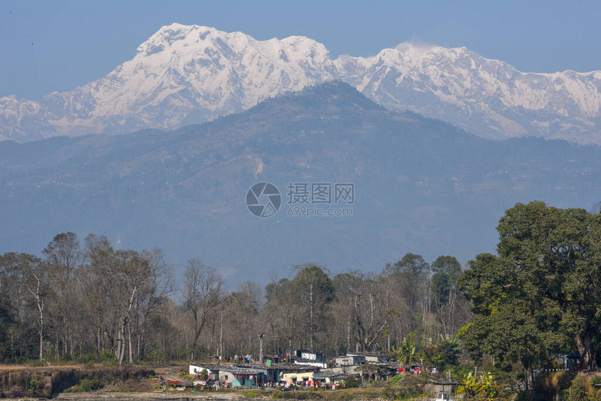 Machapuchare和Annapurna分布于尼泊尔波克拉的图片