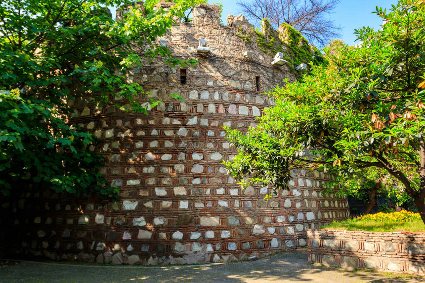 格鲁吉亚第比利斯老城的古堡垒墙图片