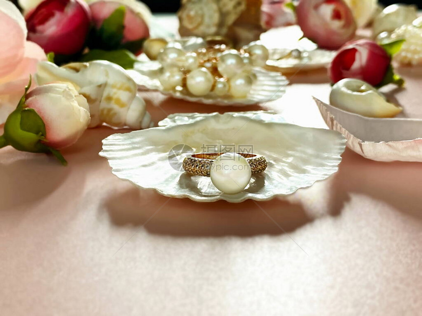 珠宝金白色珍珠贝壳奢华魅力时尚服装珠宝图片