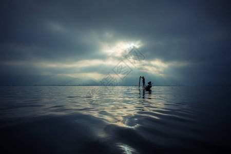 缅甸掸邦Inle湖Intha渔民图片