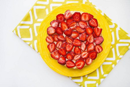 美丽的和美味的草莓蛋糕图片