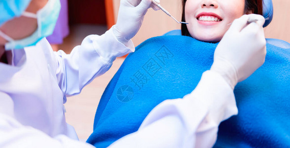 牙科诊所的牙科和医疗保健概念牙医为年轻的亚洲图片