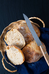 食品概念自制工匠硬皮面包图片