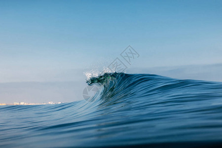 海洋在海洋中的理想波浪图片