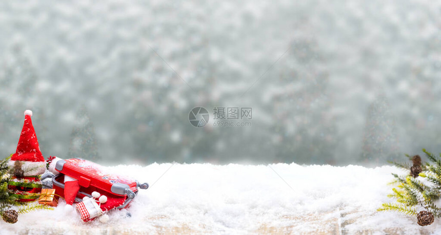 冬季随雪旅行和假期旅行图片