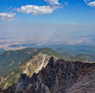 火山马林切峡谷岩石和蓝天图片