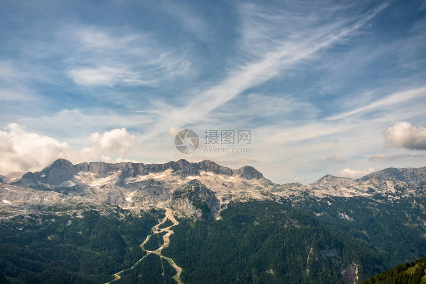 在意大利弗乌里维内西亚吉尤利亚的朱利安阿尔卑斯山的一图片