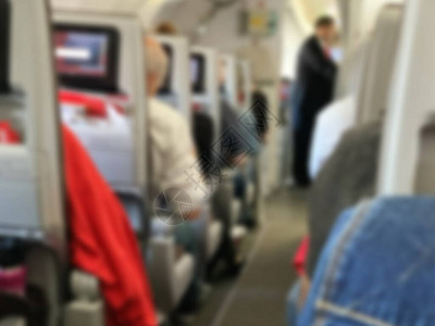 飞机内部飞机内部人们坐在座位图片