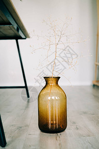 时尚棕褐色玻璃花瓶图片