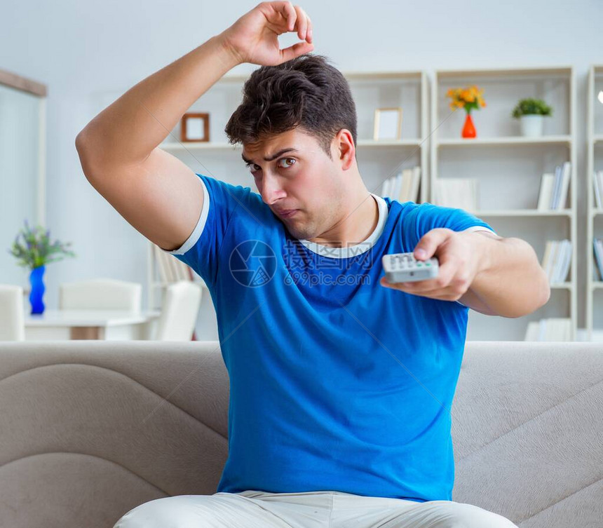 男人出汗过多家里有难闻的气味图片