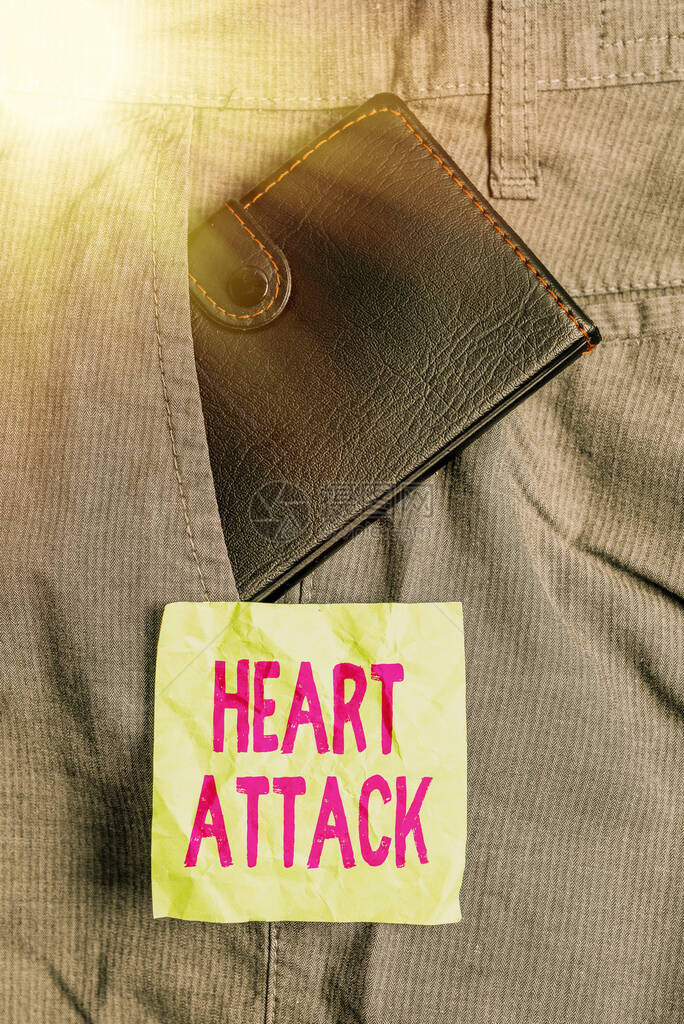概念手写显示心脏攻击概念意指突然发生冠状血栓导致的冠状血栓小钱包在燕尾裤前口袋里图片