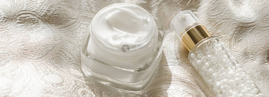 罐子和血清凝胶瓶中面霜润滑剂奢侈的皮肤护化妆品以及有机防肥产品图片