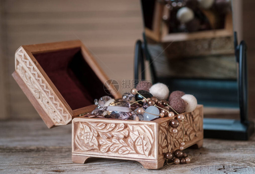 木制古旧珠宝盒有木图片