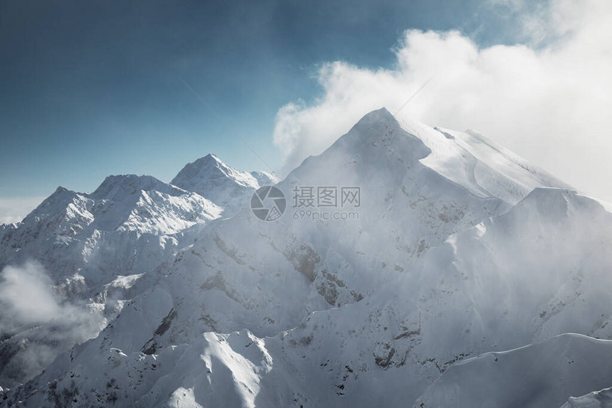 从俄罗斯西高加索的RosaPeakKrasnayaPolianaRosaKhutorAlpin图片