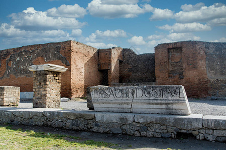 庞贝古城石墙上的拉丁文字图片