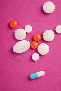 光粉红紫底保健医疗概念抗生素和治疗法最高视线图片