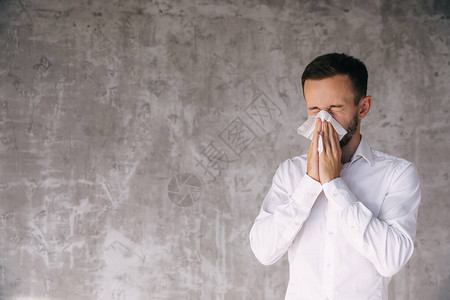 受刺激的病人有流感或过敏呼吸系统图片