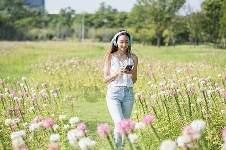 有吸引力的美丽亚洲女肖像听在线音乐图片