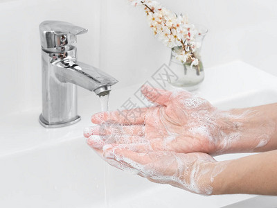 卫生概念手细节特写女人清洁双手图片