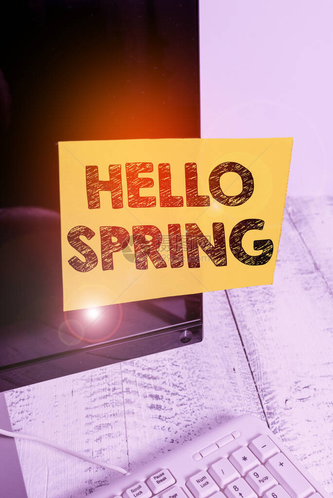 文字书写文本你好春天商业照片展示欢迎鲜花盛开的季节冬季结束符号纸贴在白色键盘附近的黑色电脑图片