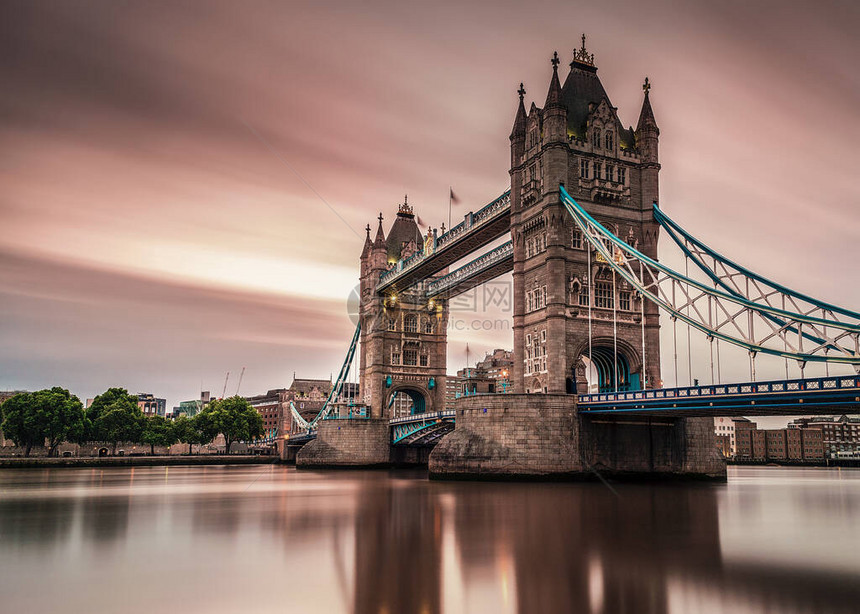 日落时伦敦塔桥在伦敦著名的塔桥的日出颜图片