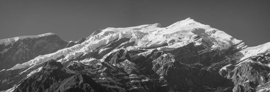 冰川覆盖尼泊尔喜马拉雅图片
