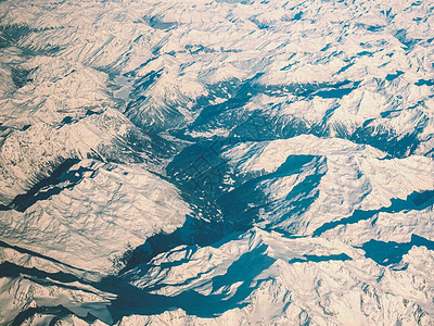 白雪欧洲山脉图片