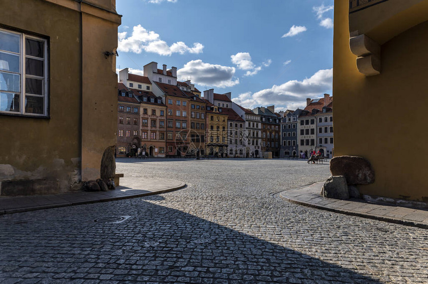 华沙的空旧城广场在COVID1图片