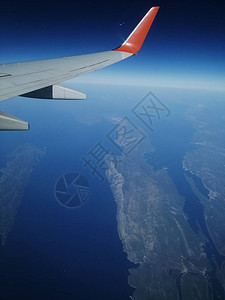 从飞机的蓝色世界观背景图片